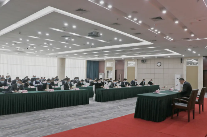 老街腾龙集团、温泉集团举办贯彻落实市第十三次党代会精神宣讲报告会(图1)