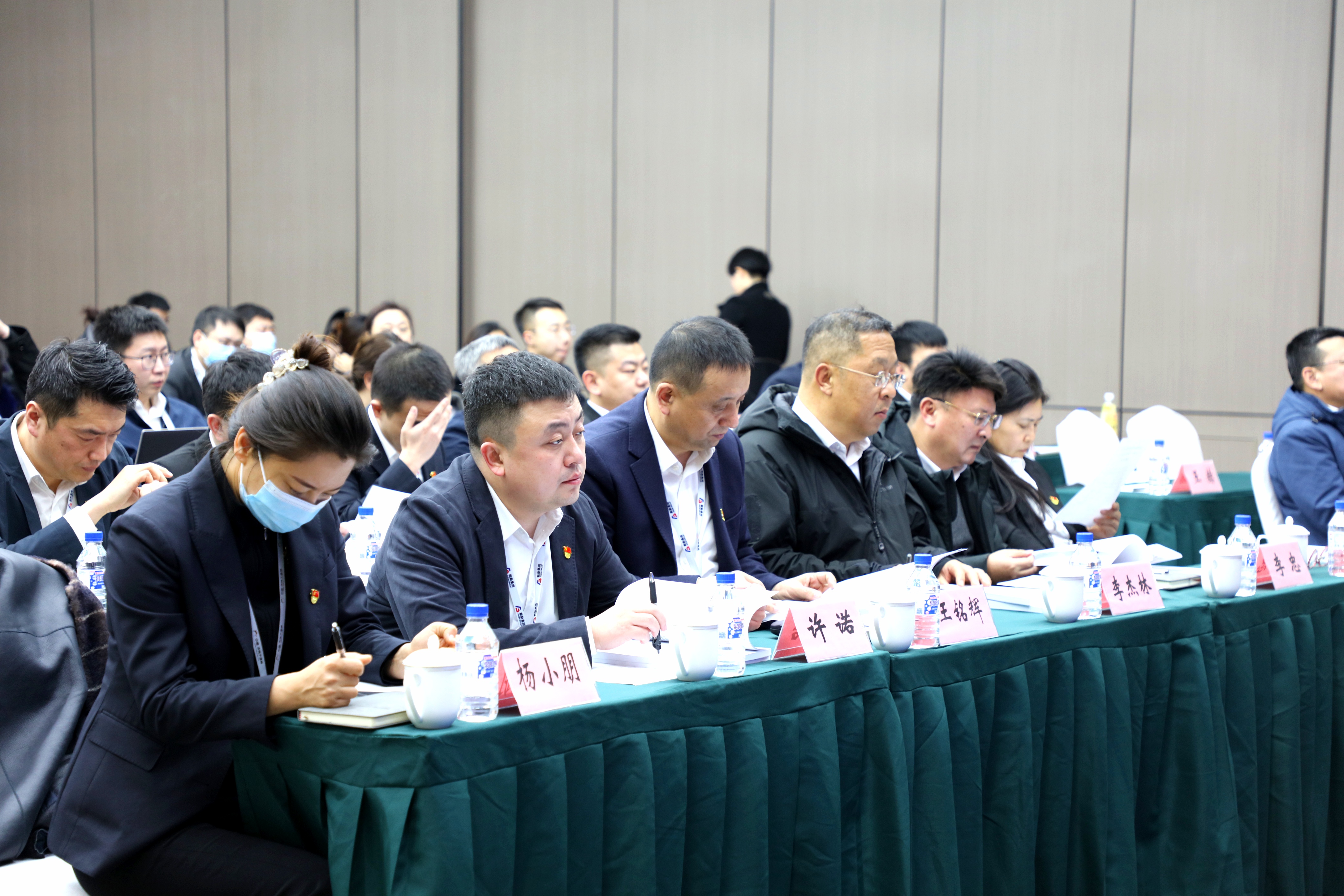 集团举行机关中层干部、借调和驻村干部2022年度述职测评会议